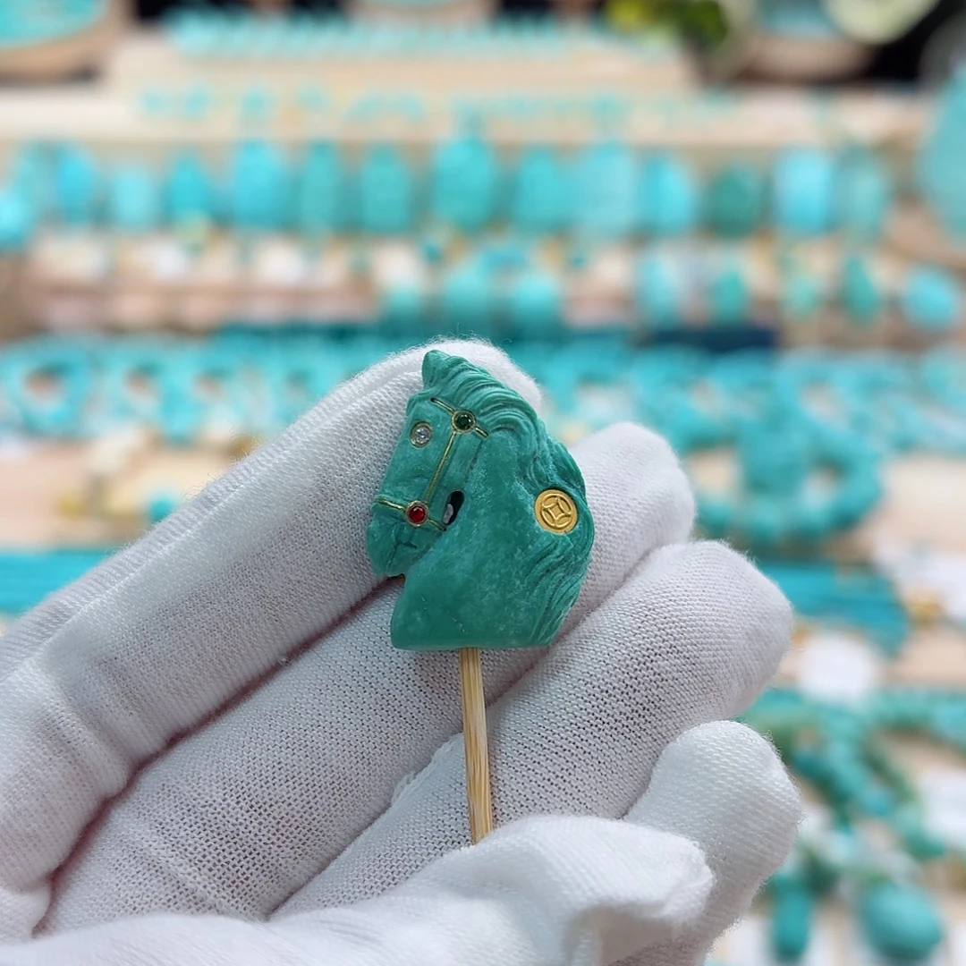 绿松石未镶嵌珠宝奇石