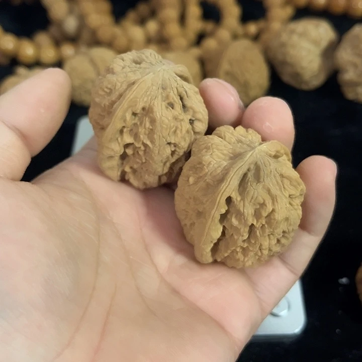 把件文玩核桃38左右微瑕练手将军膀，编号037