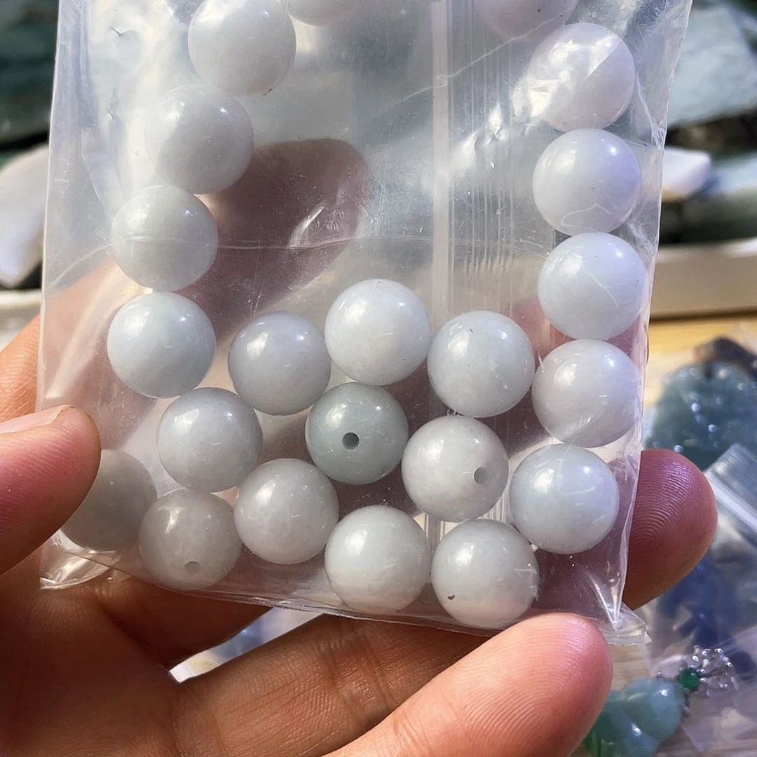 闻***动翡翠散珠天然翡翠石