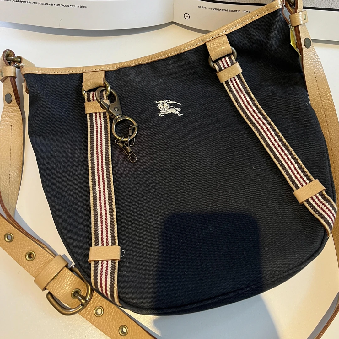 95新 BURBERRY/博柏利 大吉中古SZ/Burberry 战马半月斜挎包
