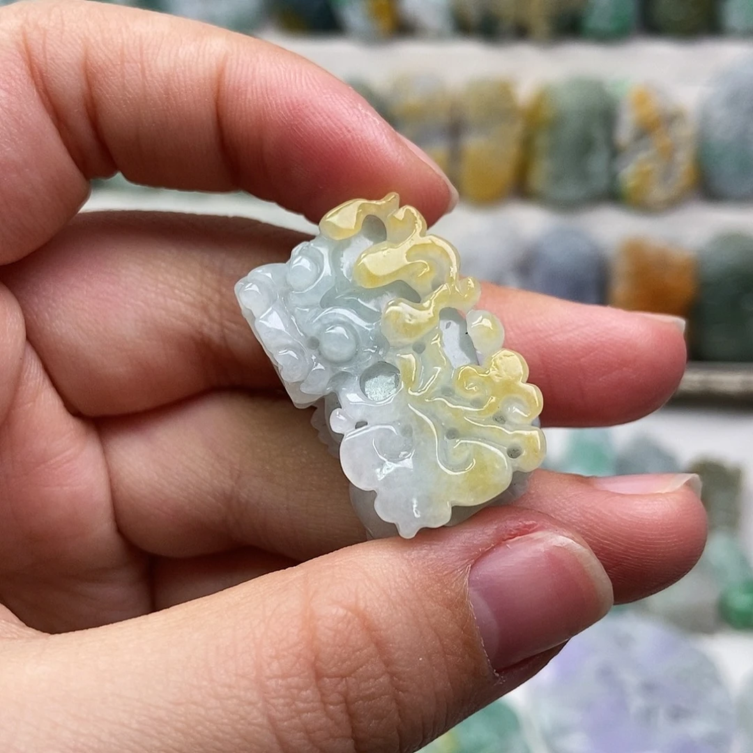 翡翠未镶嵌吊坠(赠链)