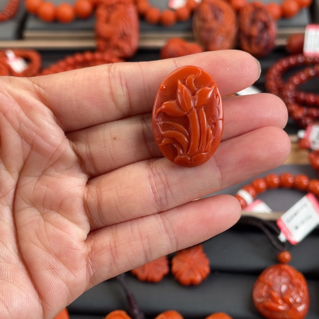 南红玛瑙未镶嵌雕刻