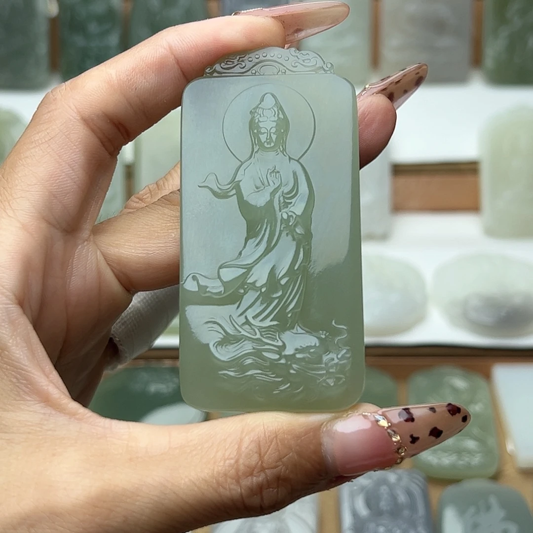 向***前和田玉未镶嵌颈饰