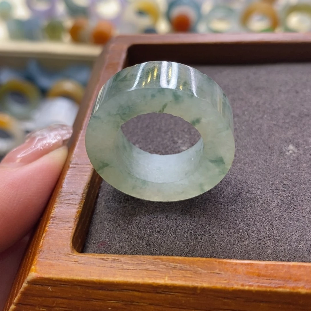 定制翡翠未镶嵌翡翠有裂