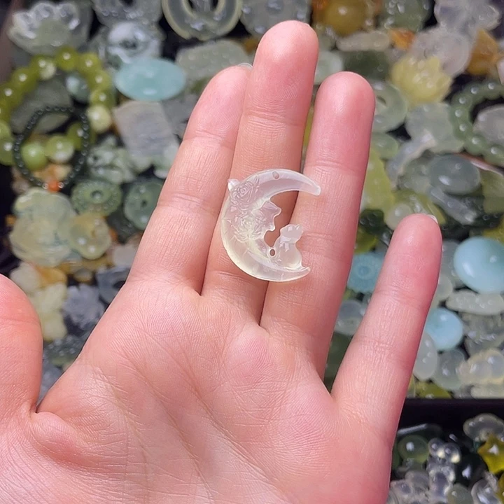 蛇纹石玉合金颈饰月亮猫