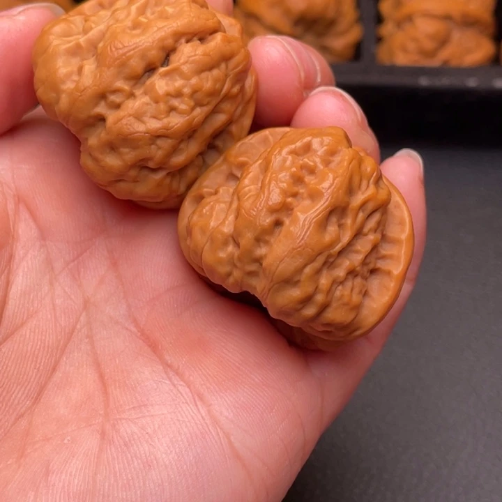 文玩核桃把件秦岭野生核桃