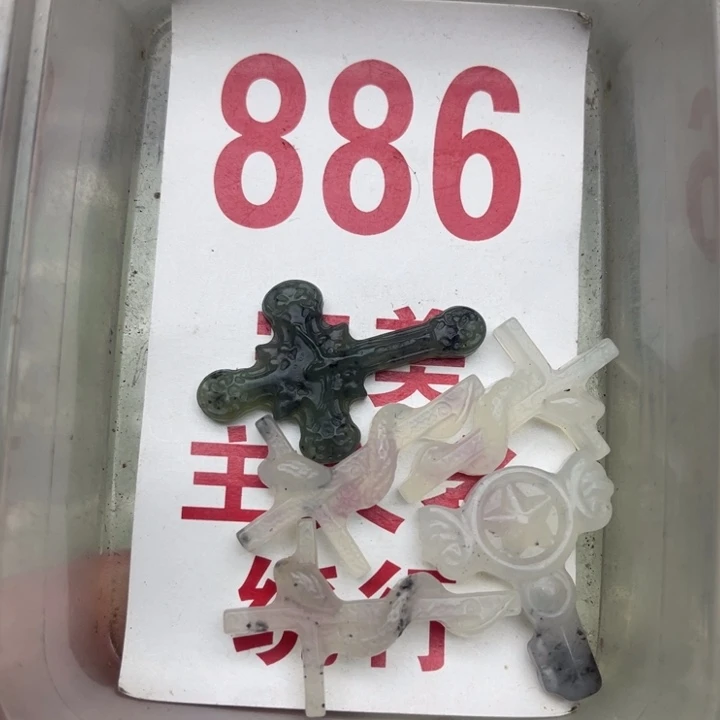 蛇纹石玉未镶嵌挂坠