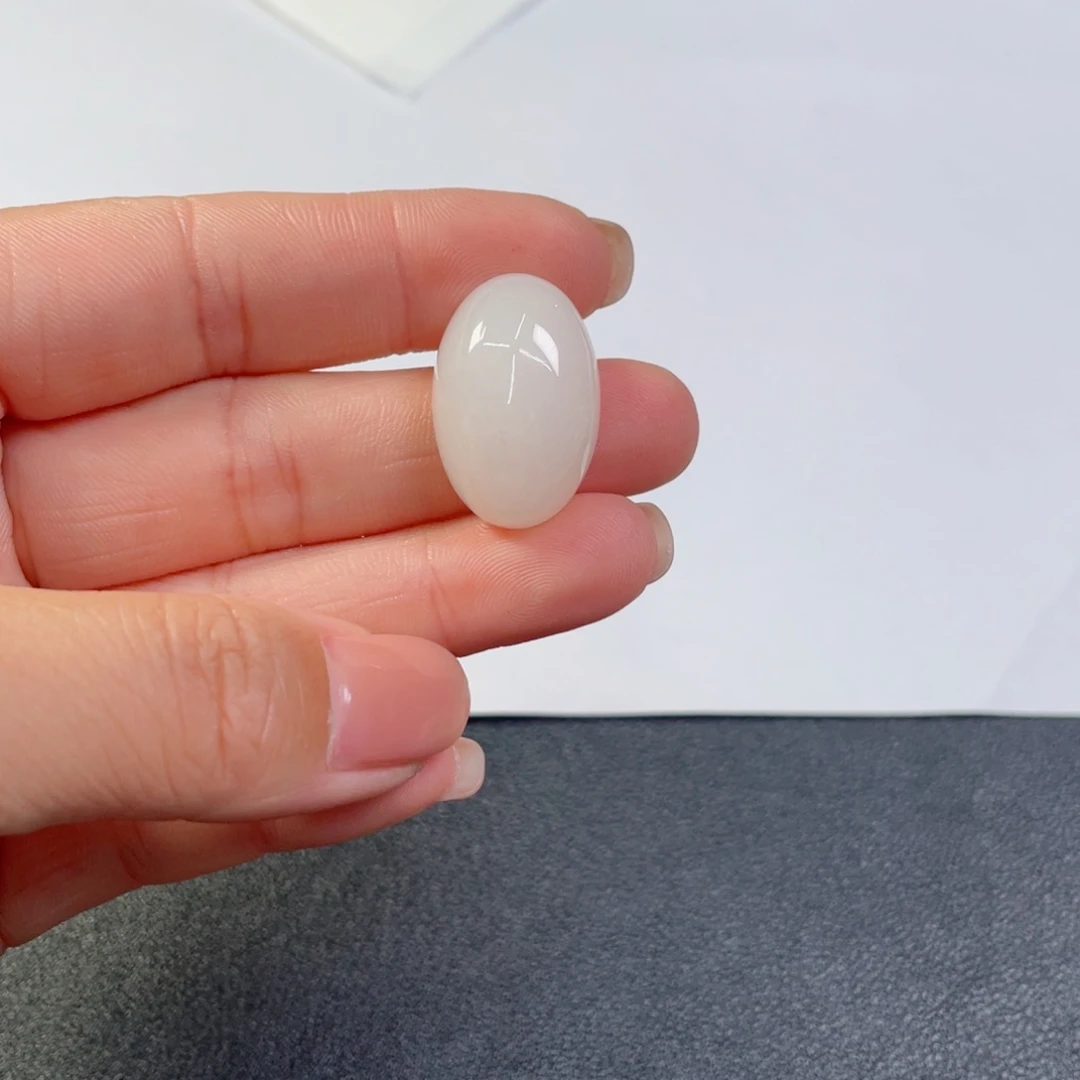 和田玉未镶嵌颈饰白玉蛋面64