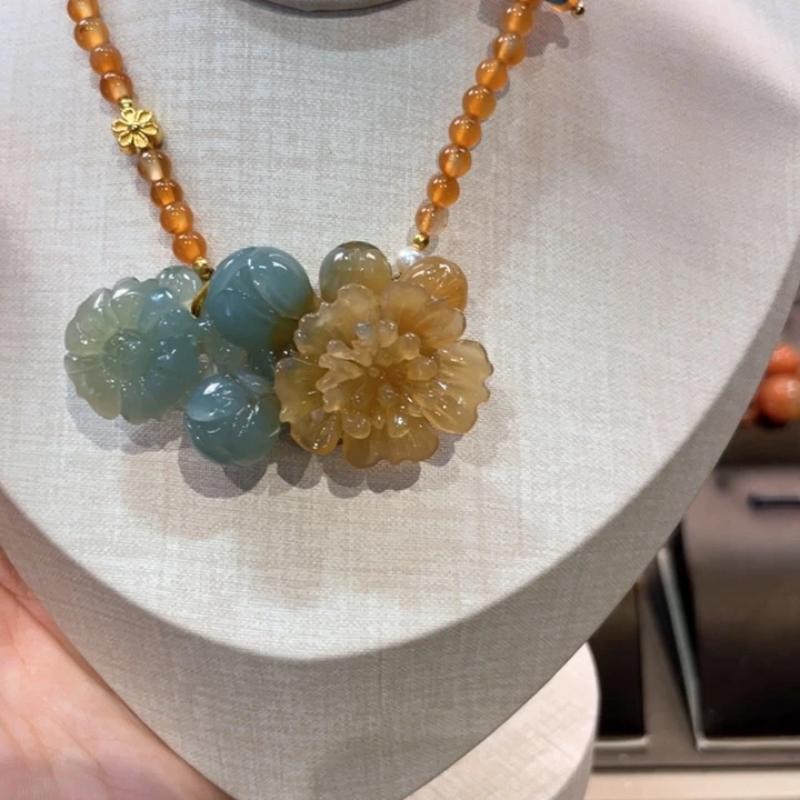 蛇纹石玉颈饰未镶嵌