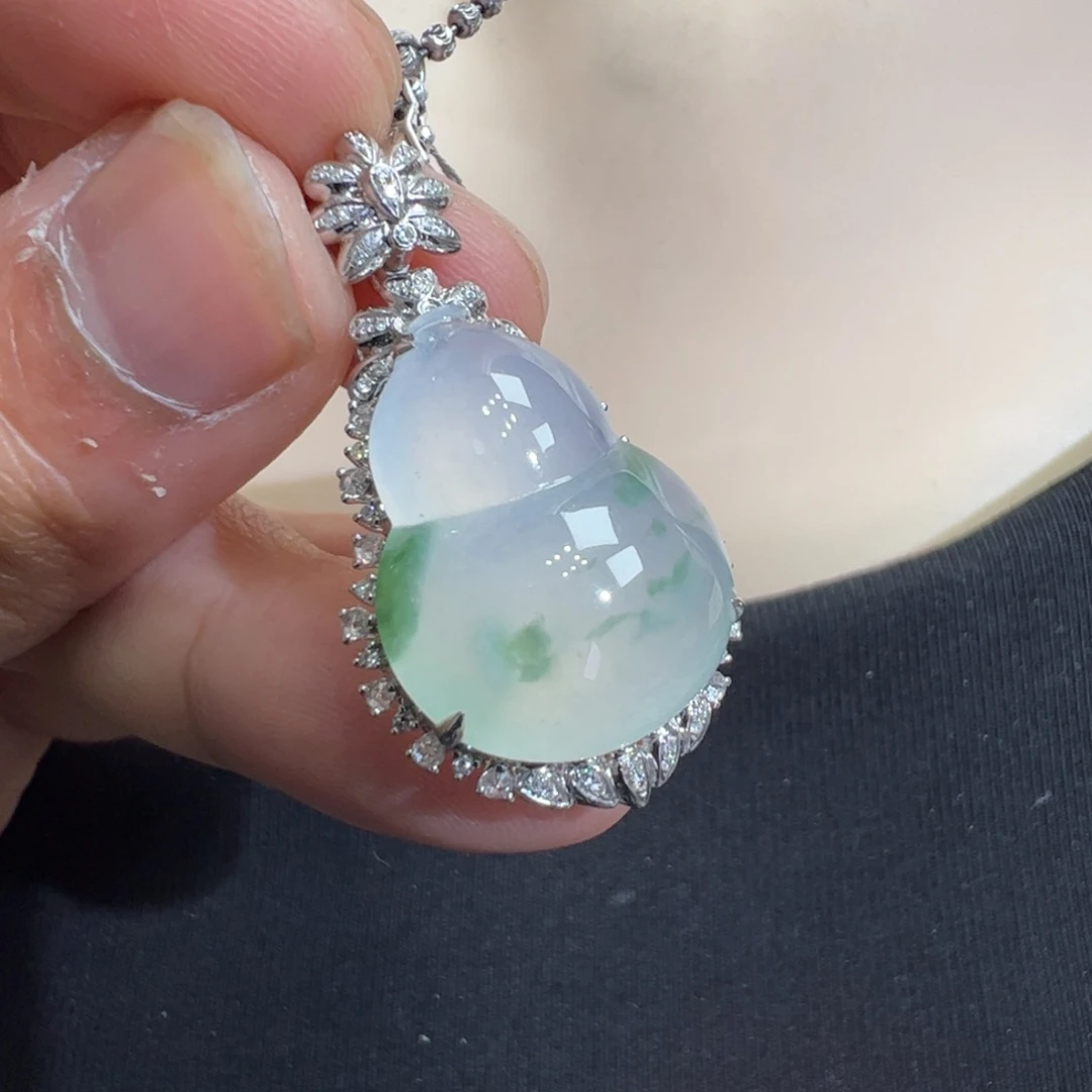 翡翠吊坠(不含链)18K金镶嵌