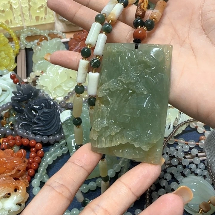 未镶嵌蛇纹石玉吊坠