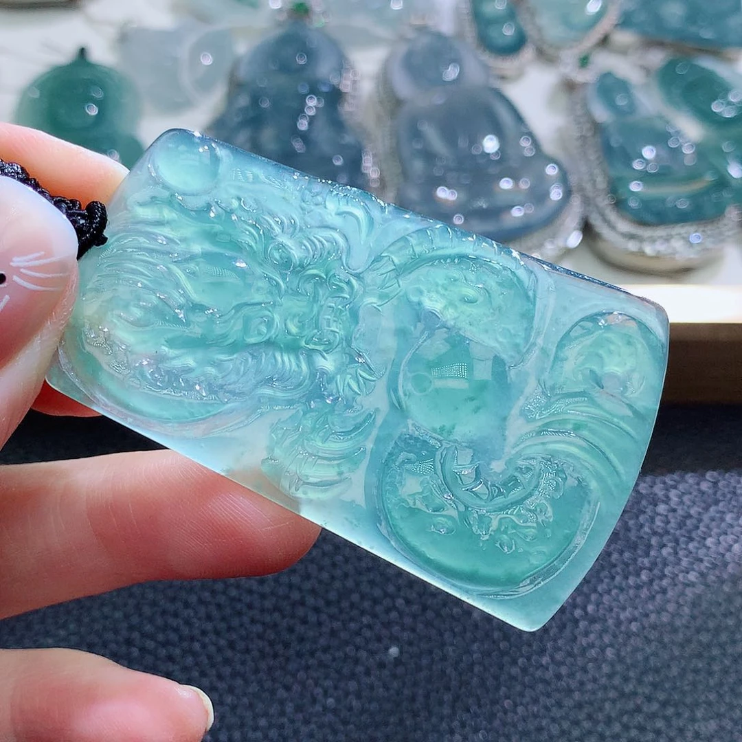 翡翠挂件未镶嵌翡