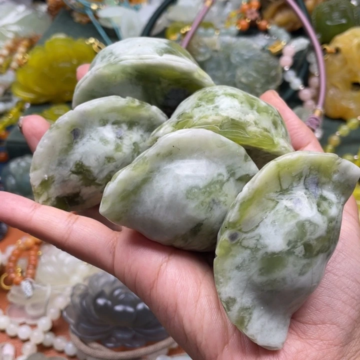 蛇纹石玉未镶嵌吊坠