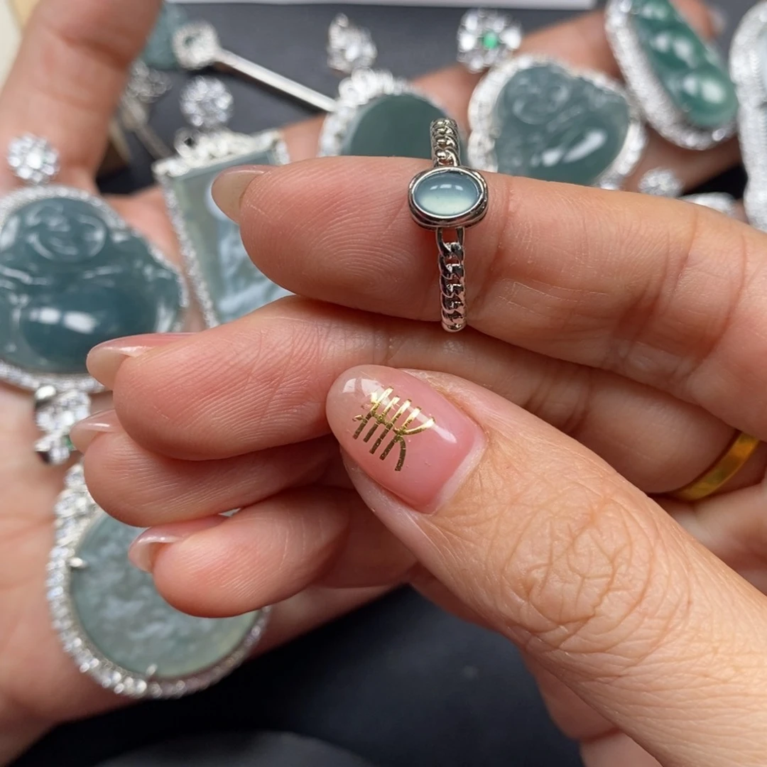 翡翠颈饰未镶嵌翡翠