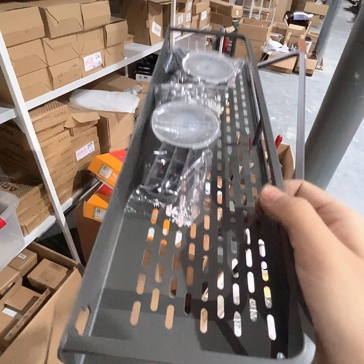 免打孔吸盘置物架。