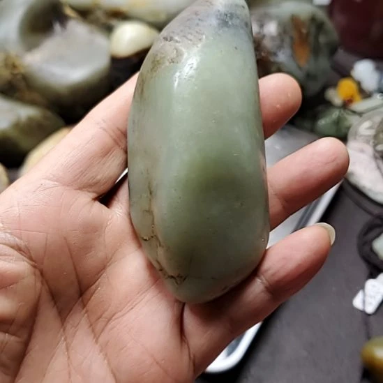 和田玉未镶嵌把件