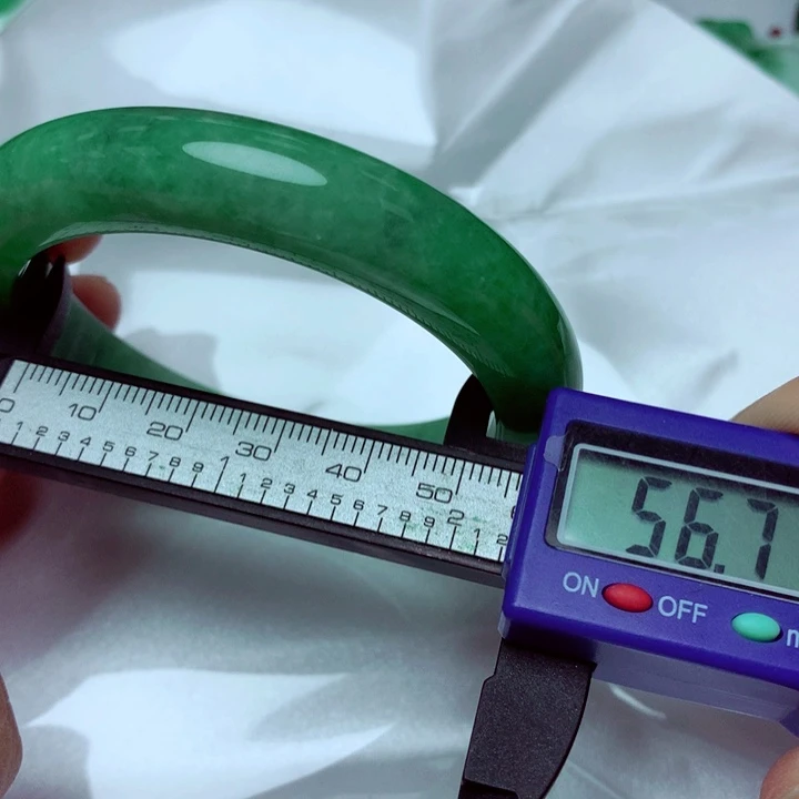 翡翠手镯未镶嵌手镯