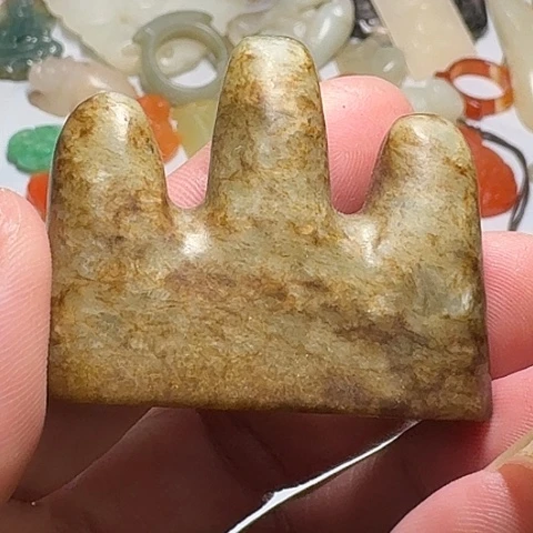 蛇纹石玉颈饰合金与**善