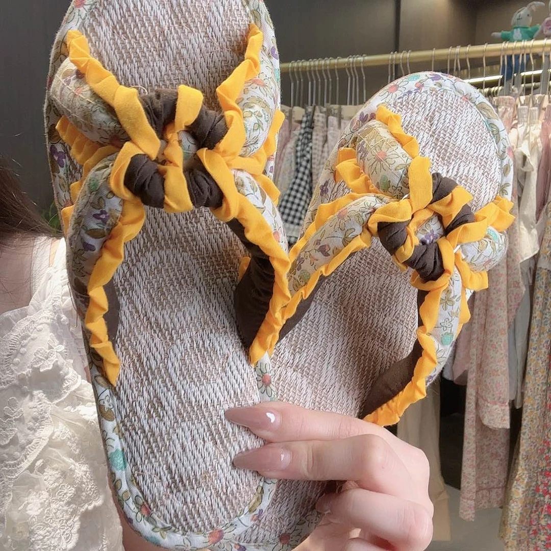 一字型黄碎花拖鞋