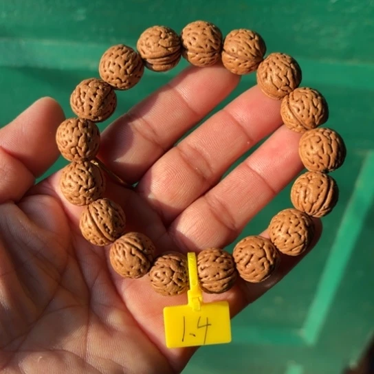 木质野生桃核手串