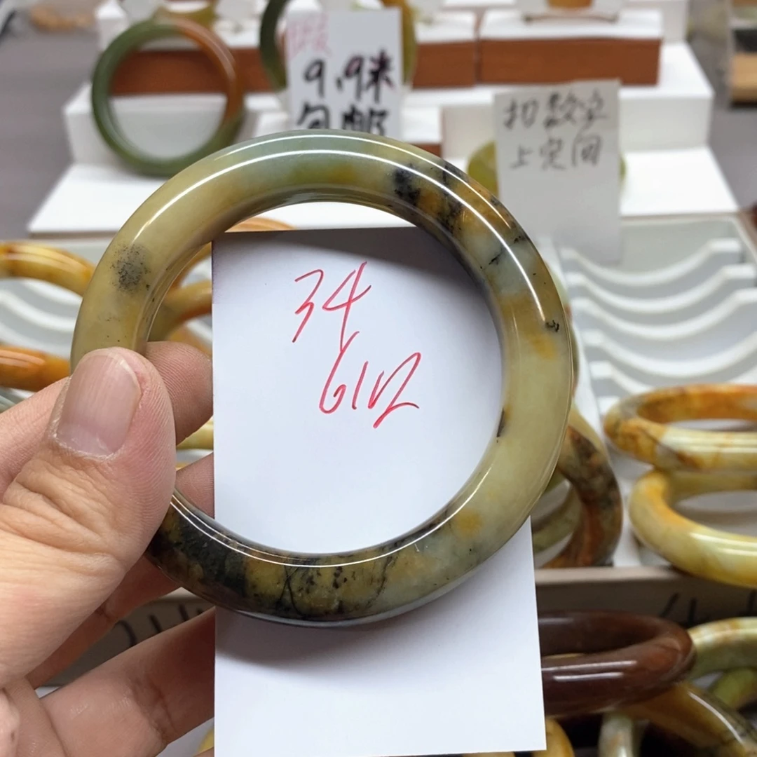 蛇纹石玉未镶嵌手镯浅*