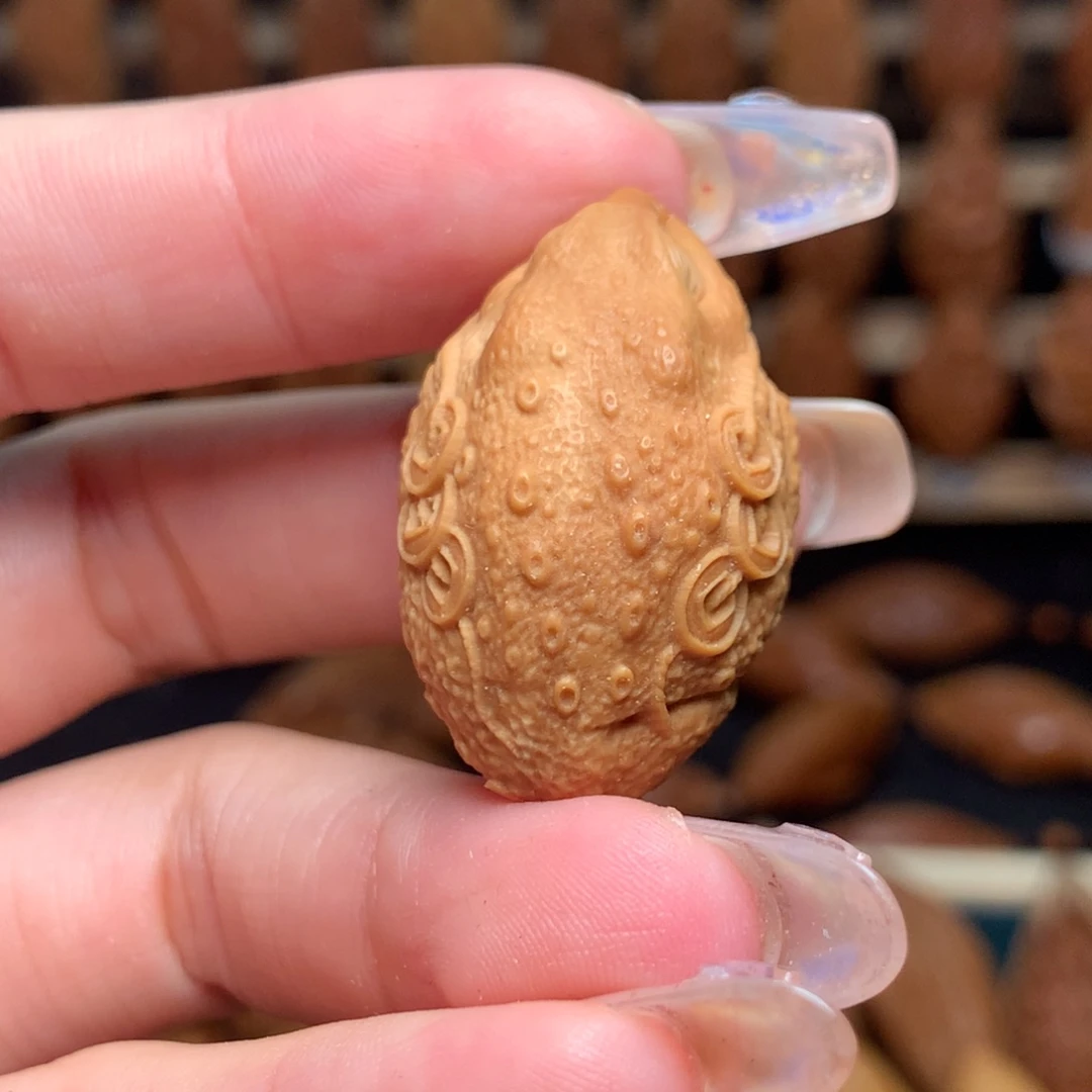 把件橄榄核三足金蟾