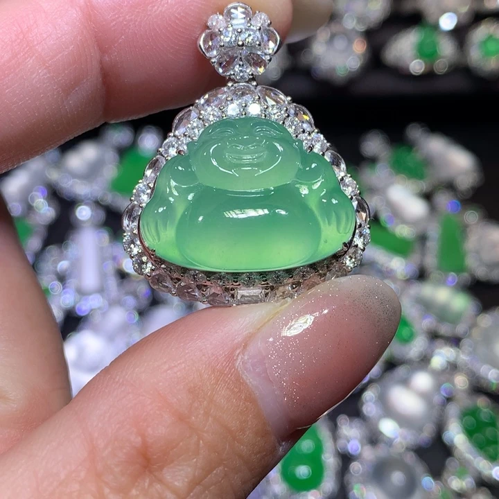 翡翠18K金镶嵌颈饰高冰晴绿佛公