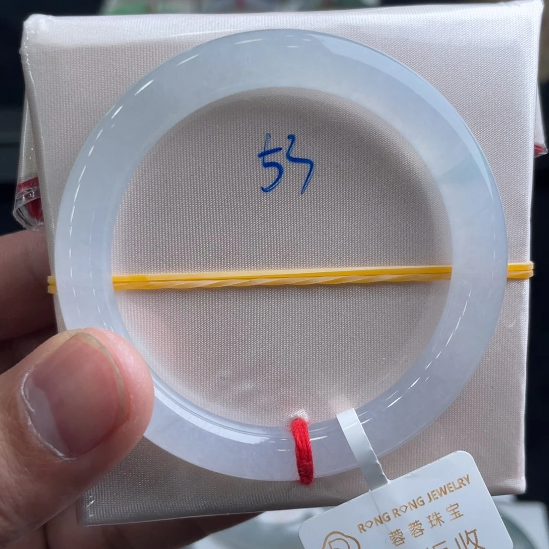 翡翠手镯未镶嵌翡翠手镯