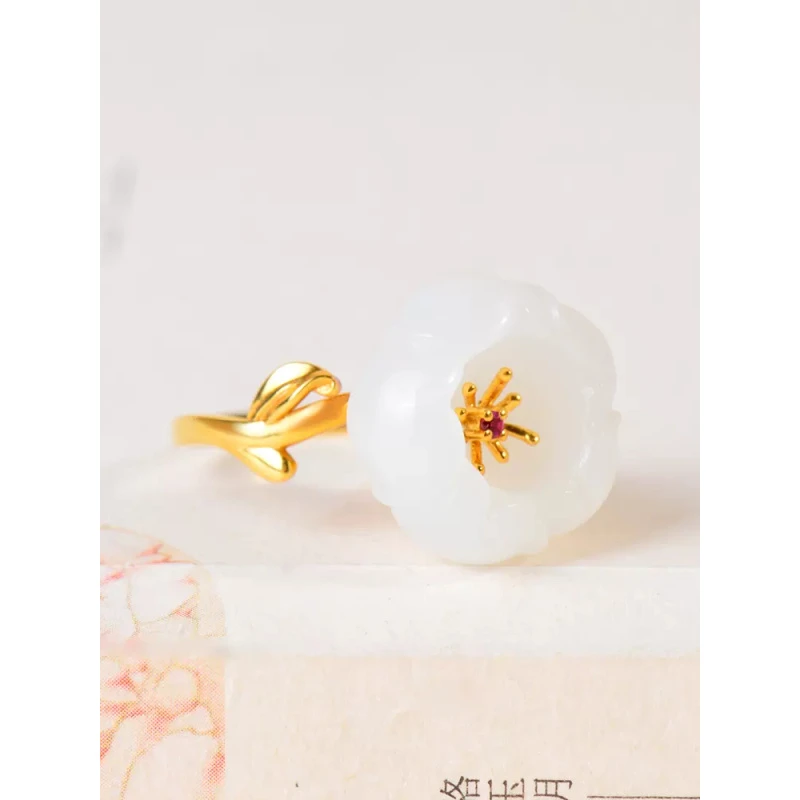 [国色天香]18K金镶嵌新疆和田玉羊脂白玉傲梅戒指【多样性发其一