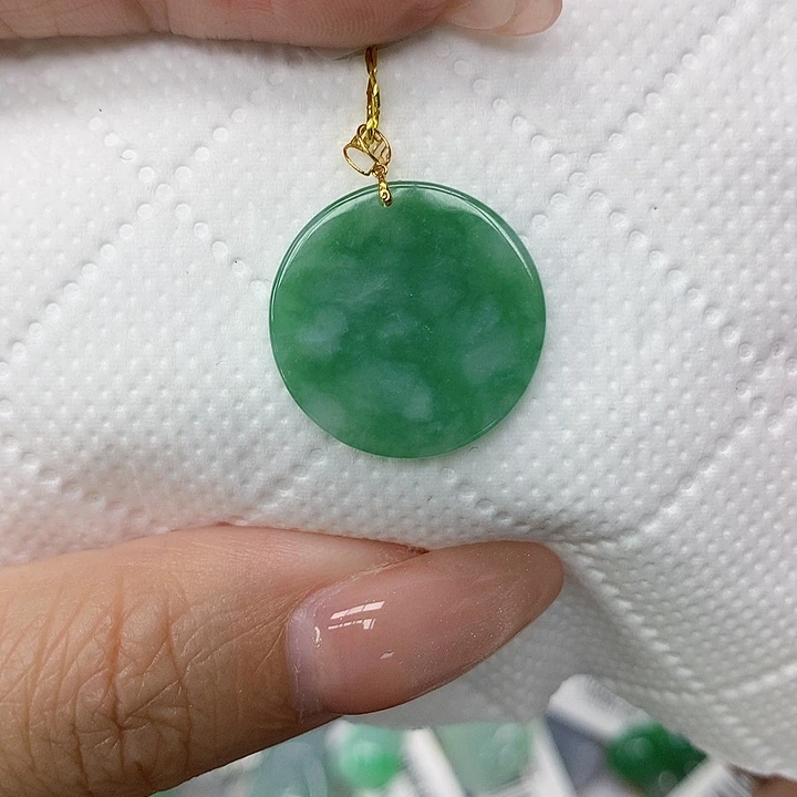 颈饰18K金镶嵌翡翠