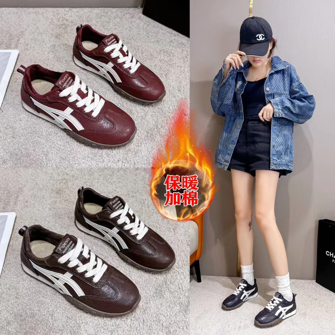 爆款百搭平底轻便耐看耐脏女阿甘德训鞋2025新款炸街休闲运动鞋