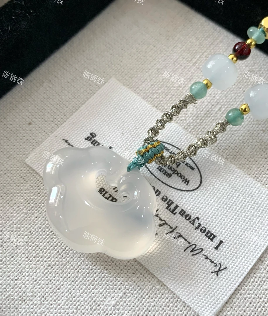 天然玉石冰透玛瑙祥云锁女生吊坠手工编绳闺蜜款简约时尚