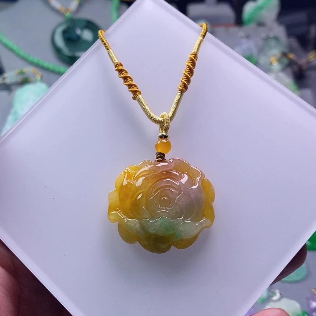 翡翠未镶嵌吊坠(赠链)