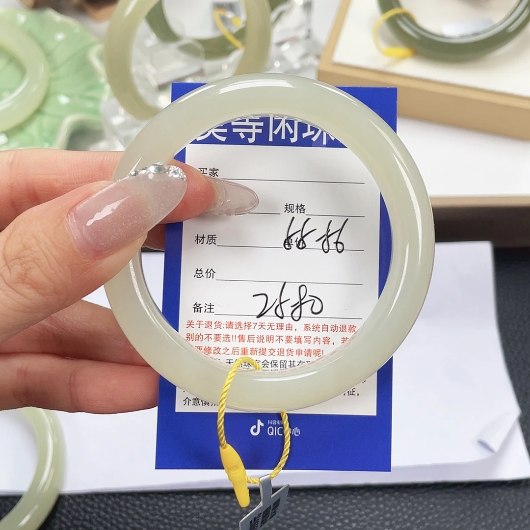 和田玉未镶嵌手镯