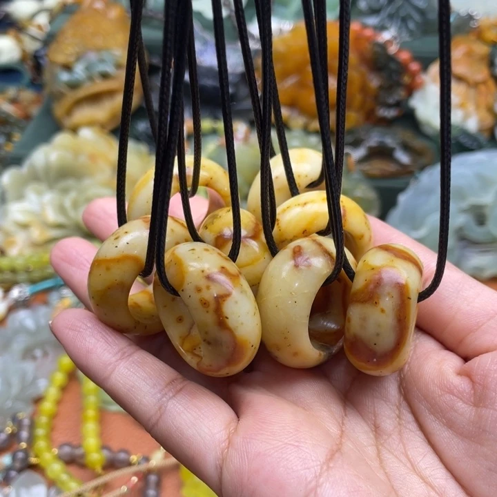 蛇纹石玉未镶嵌吊坠