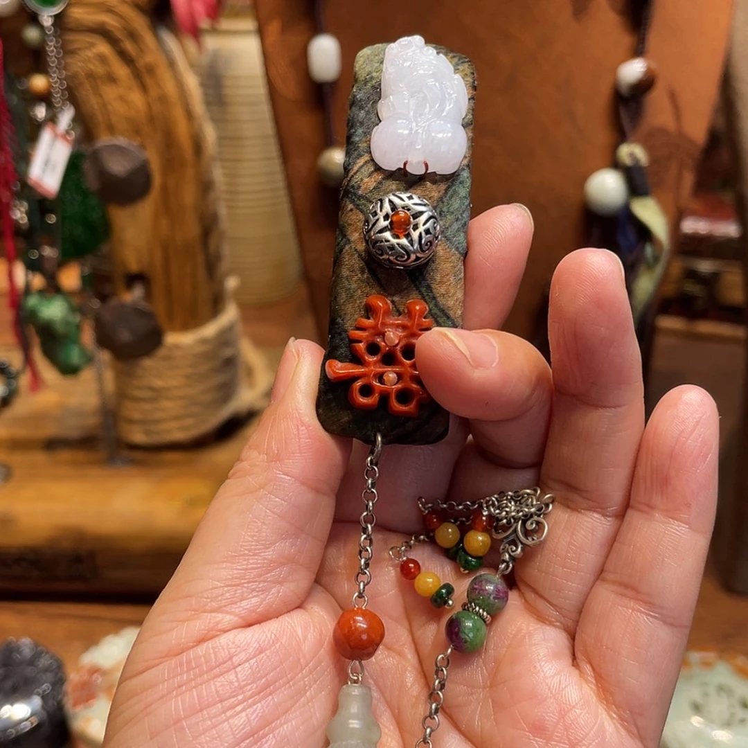 【闪购商品】吊坠(赠链)未镶嵌翡翠