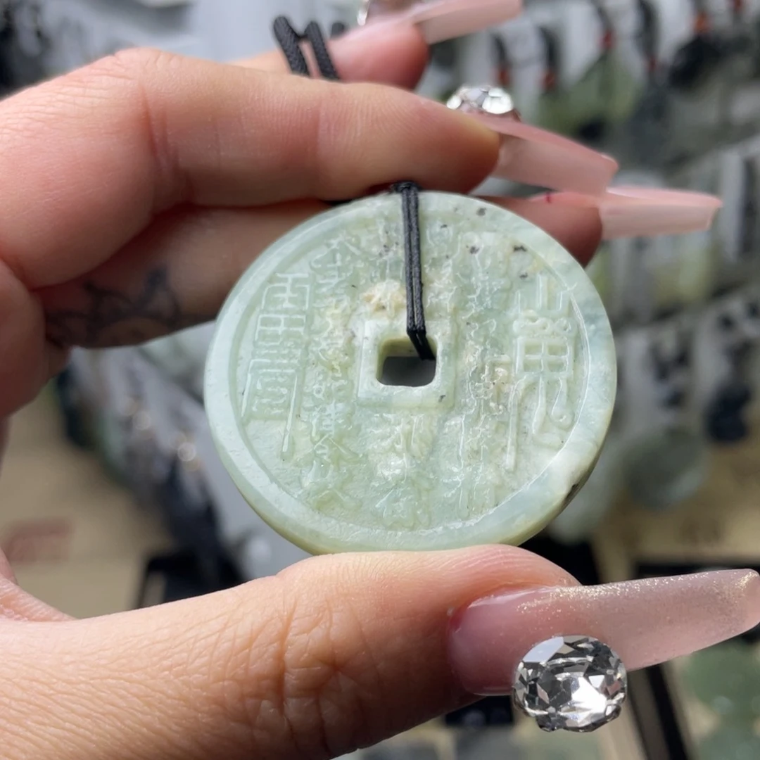 岫玉颈饰未镶嵌山鬼