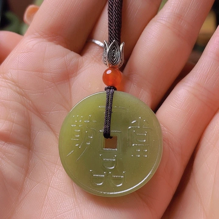 未镶嵌岫岩老玉（透闪石质玉）挂件