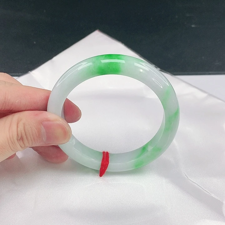 翡翠未镶嵌手镯圈56。03053