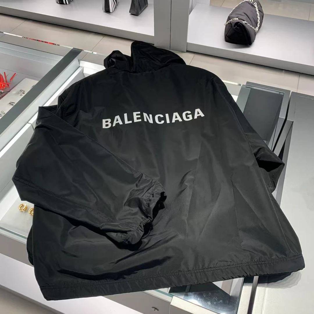 全新未使用 Balenciaga/巴黎世家 奥莱 字母标连帽冲锋衣 3-4周到