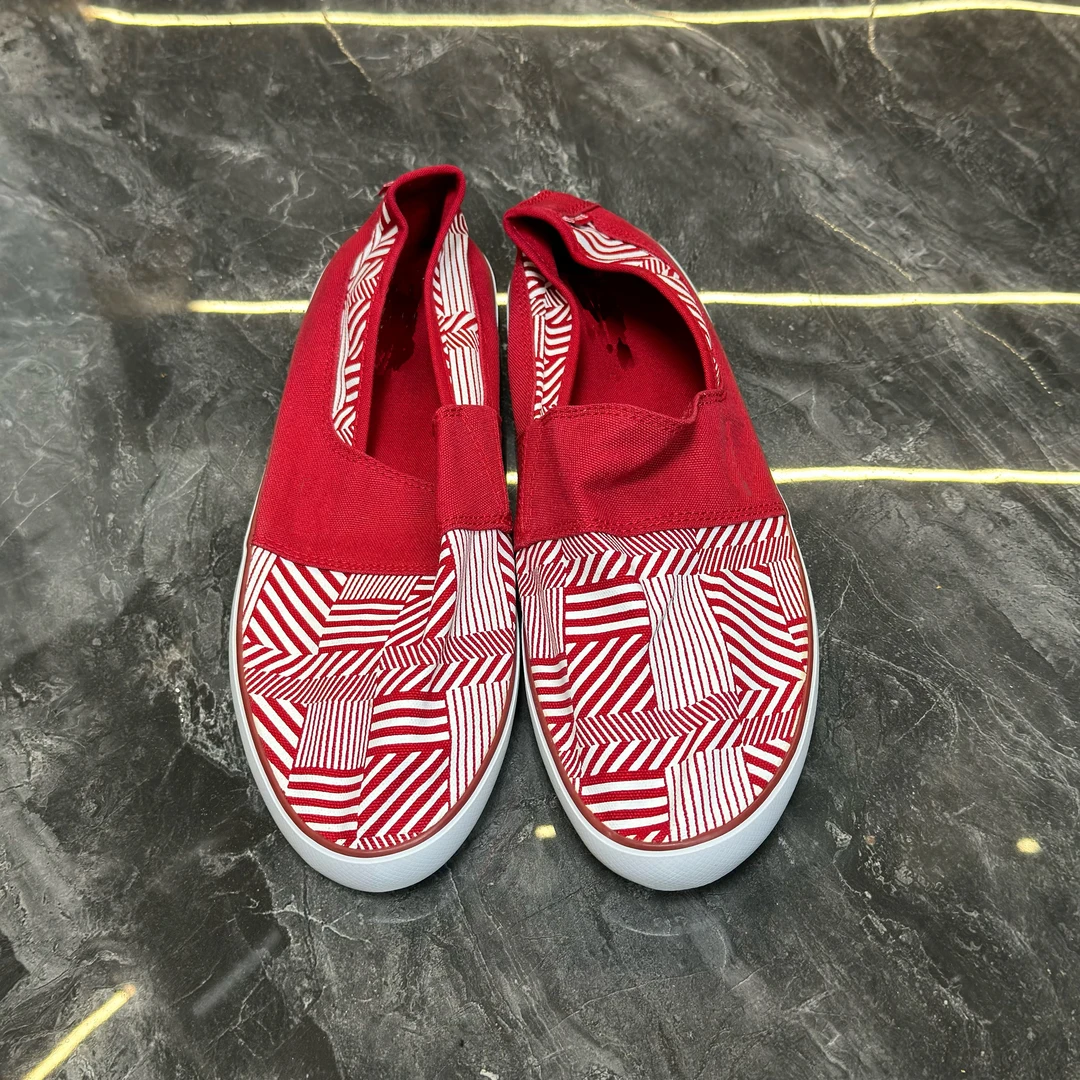 红条纹帆布鞋时尚百搭潮流