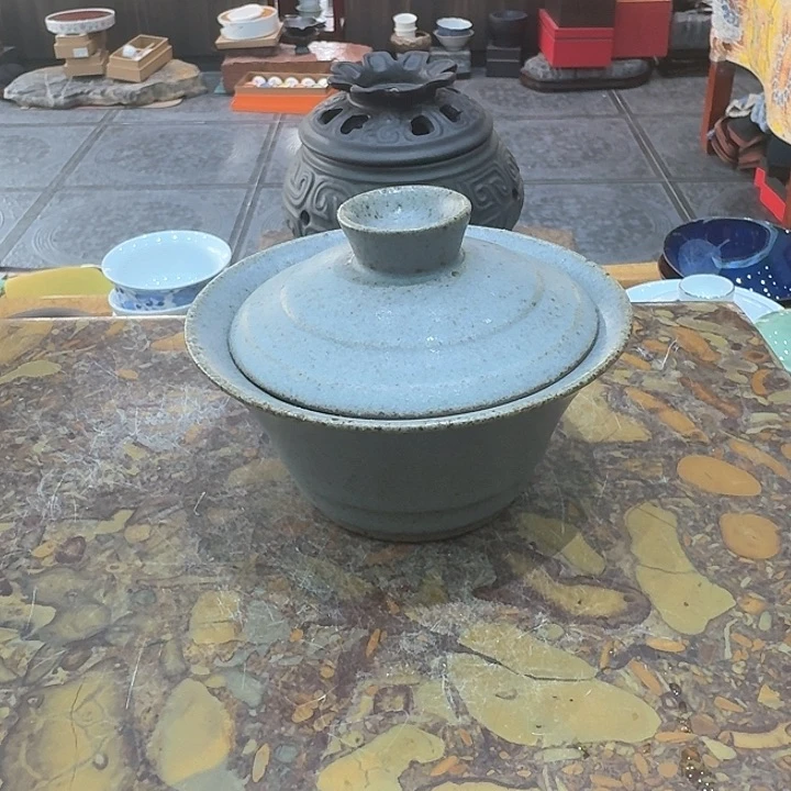 草木灰瓷碗一个，瓷