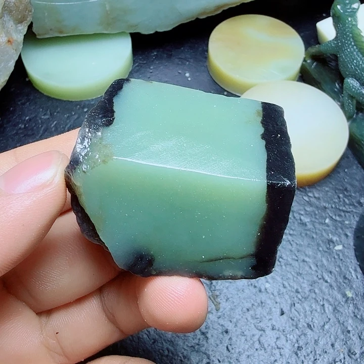 和田玉（糖玉）未镶嵌珠宝奇石天**一