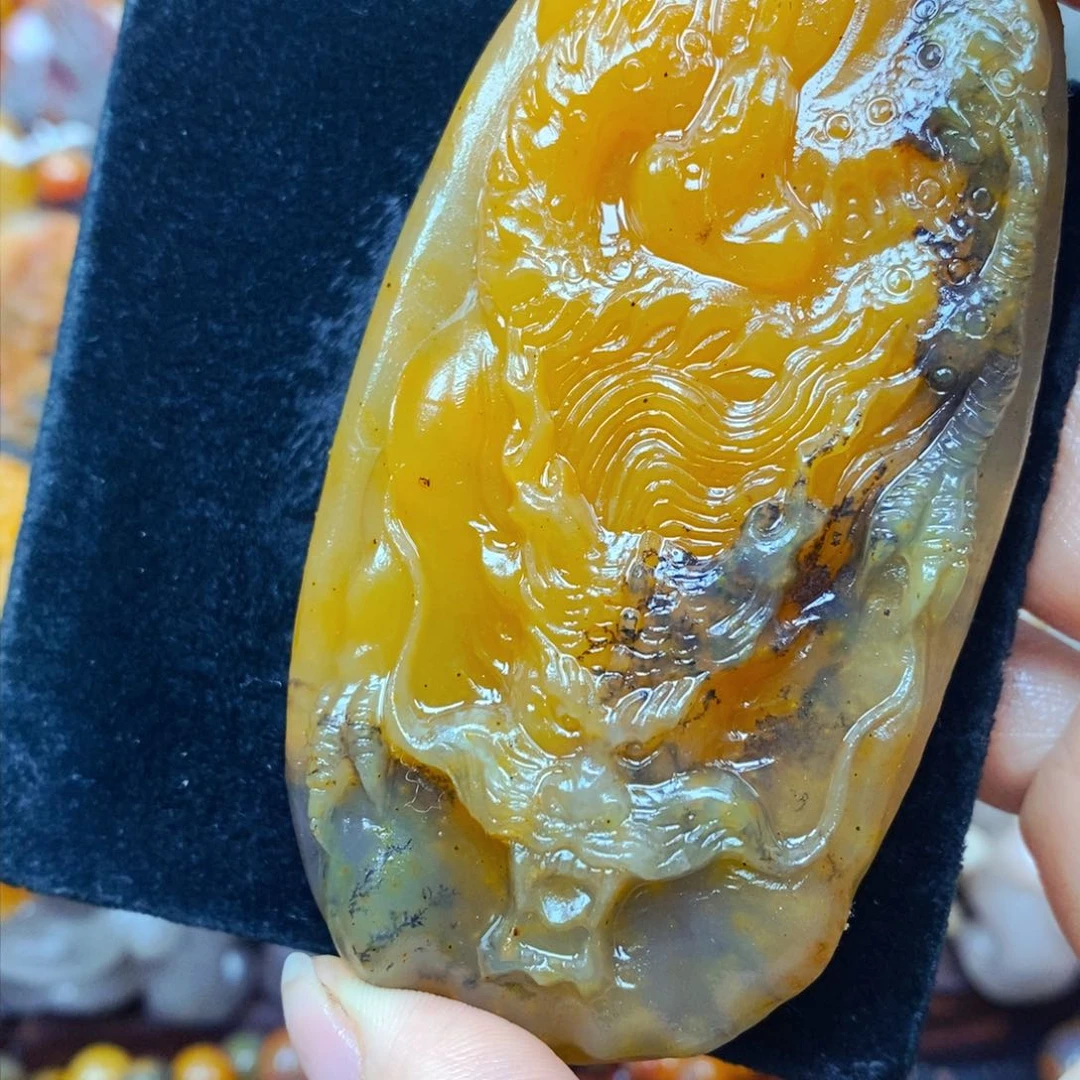 未镶嵌石英质玉（黄龙玉）颈饰