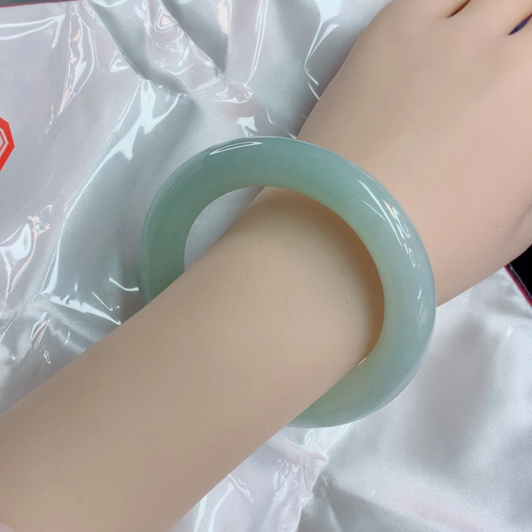 翡翠手镯（圆镯）未镶嵌缅甸天然A货翡翠