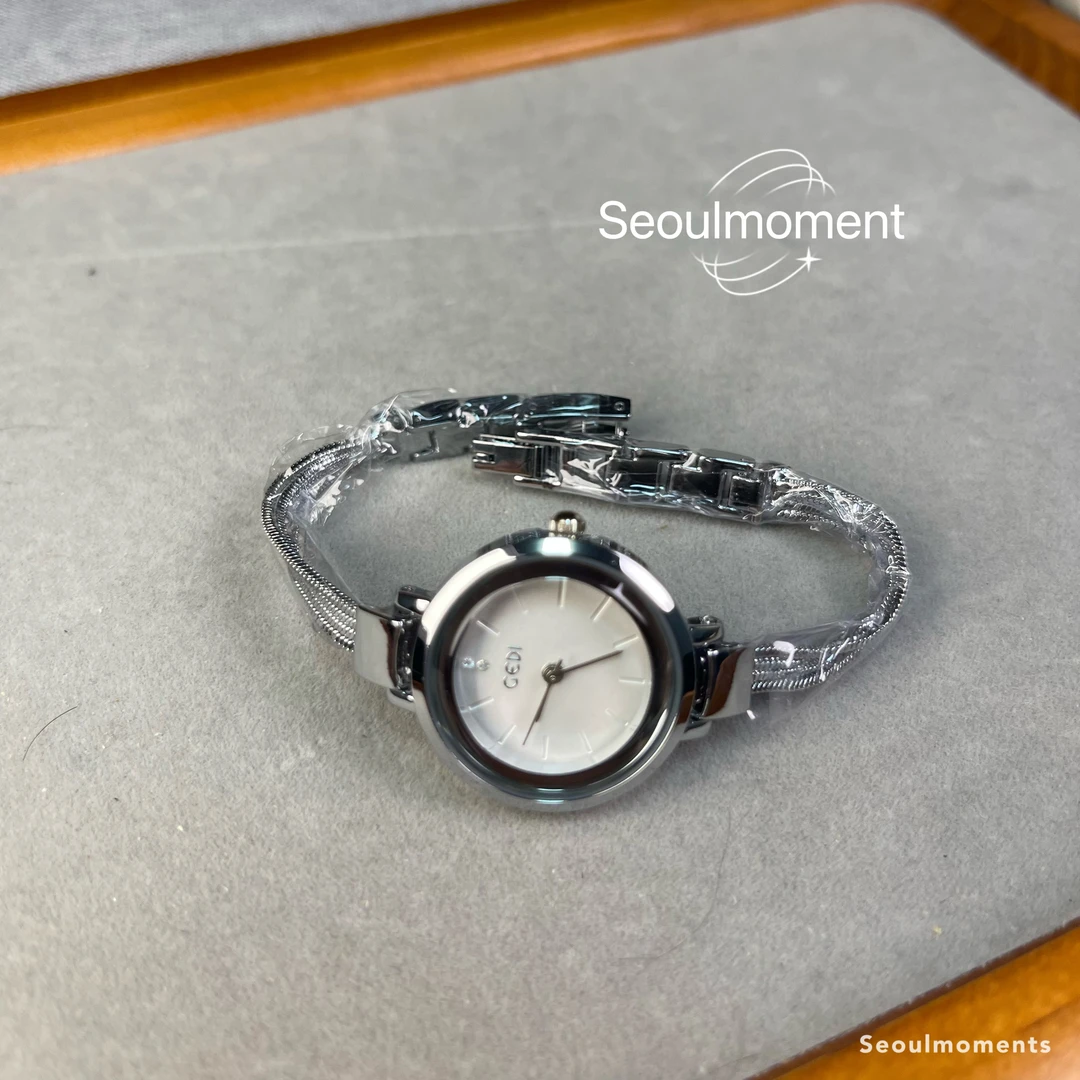 Seoulmoments小众高级感银色圆表盘流苏链条女士石英手表