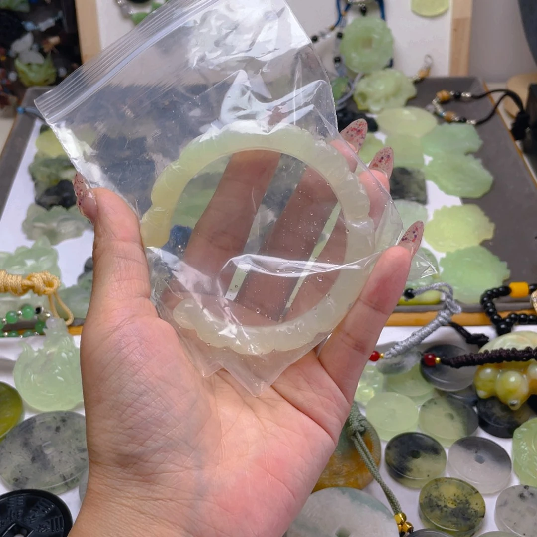 K***o蛇纹石玉未镶嵌颈饰