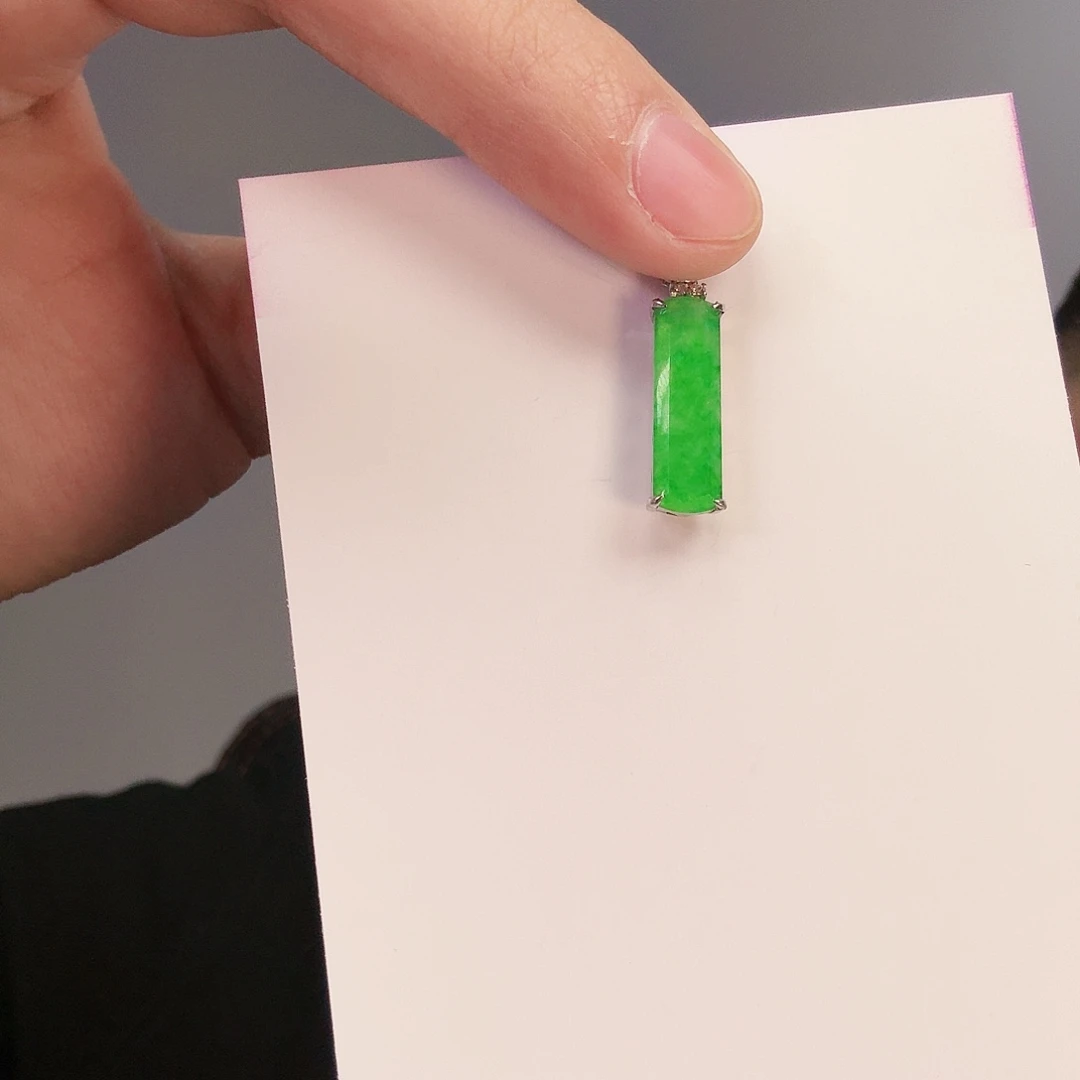 翡翠颈饰18K金镶嵌轩*一件