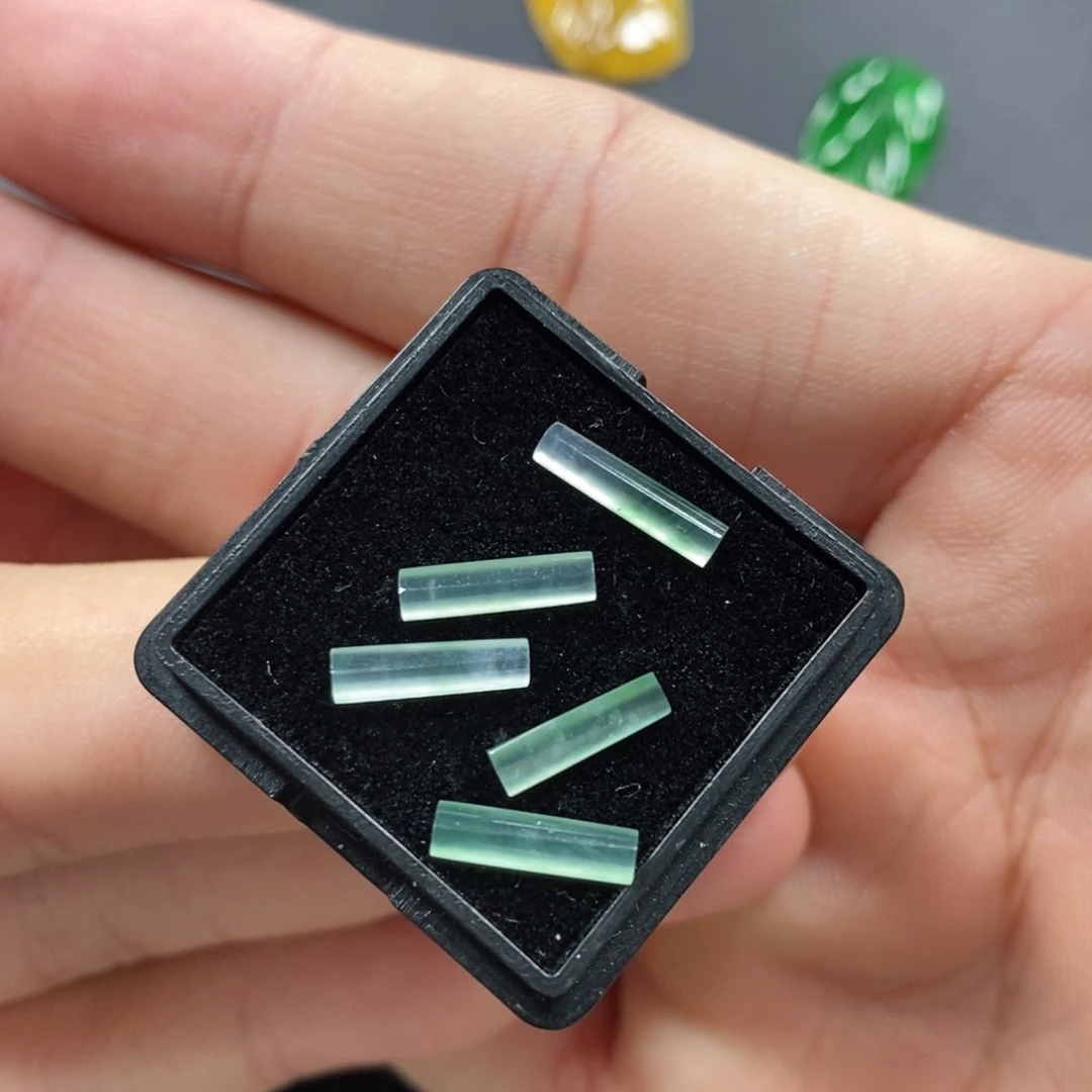 翡翠挂件未镶嵌翡翠珠宝翡翠珠宝