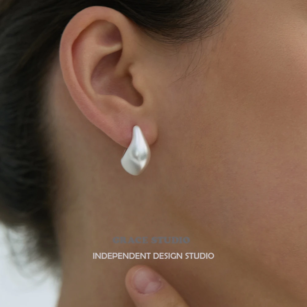 铜合金耳饰 高级感简约哑光银色金属耳环女小众百搭个性耳圈耳饰